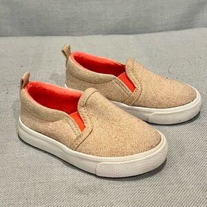 Cat and Jack slip on sneakers off white/coral size 5